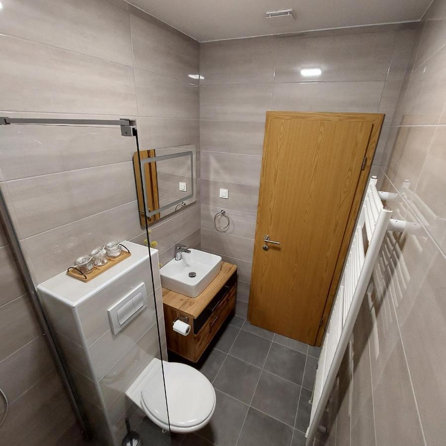 Apartmaji Biseri ครานสกา โกรา ภายนอก รูปภาพ
